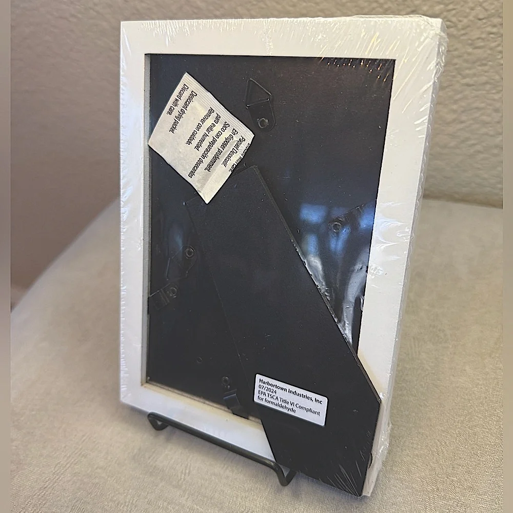 White Picture Frame, 4x6 in — Modern Expressions